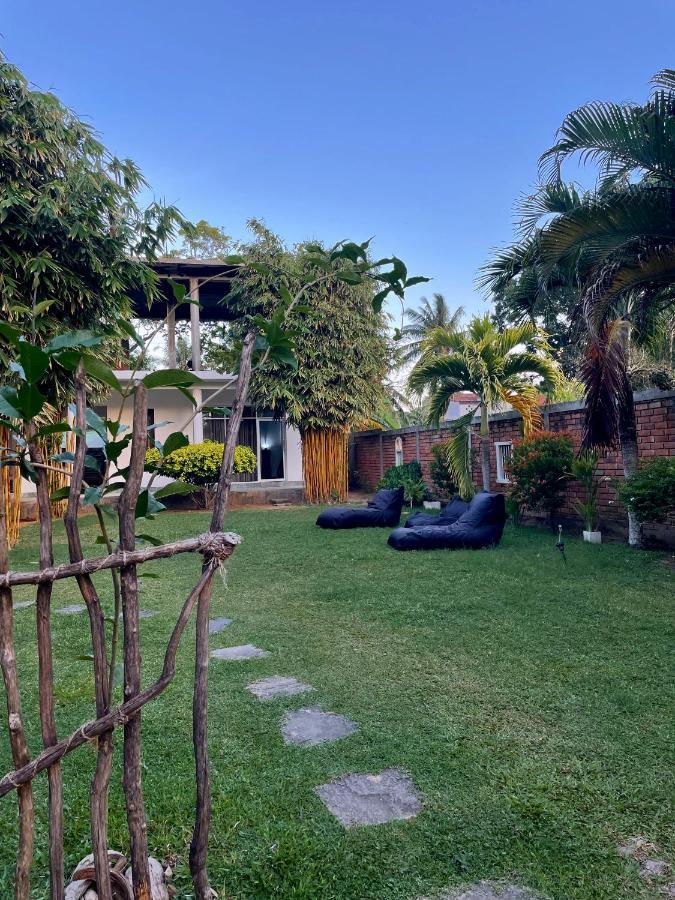 Lost Paradise Sri Lanka Mirissa Buitenkant foto